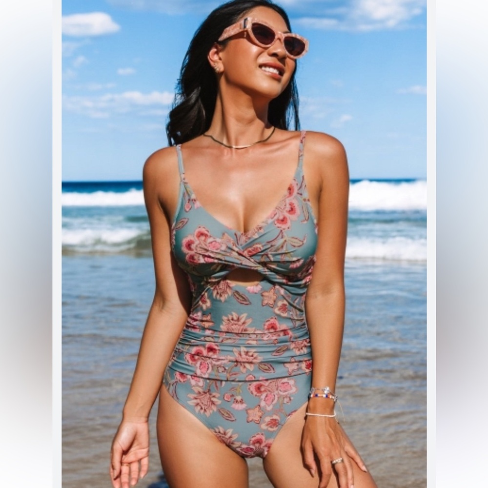 Cupshe Floral Swimsuit One Piece Twist Front V-Neck Front Cutout Back Hook NWT